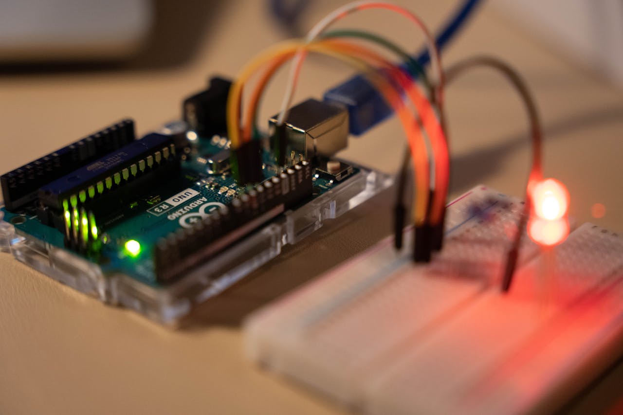 Arduino для начинающих: от первой платы до крутых проектов за 5 шагов